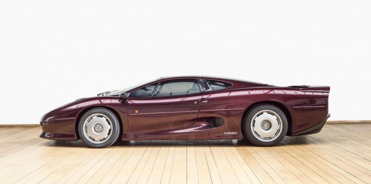 Jaguar-XJ220-6