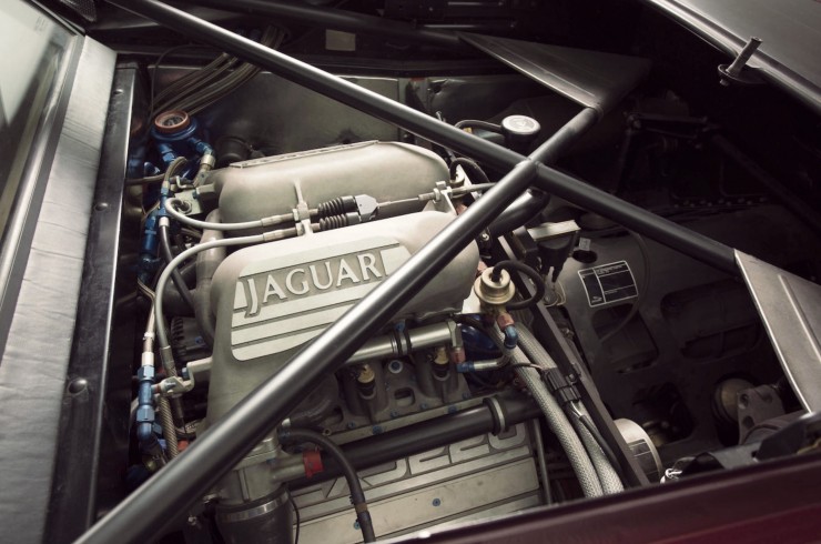 Jaguar-XJ220-8