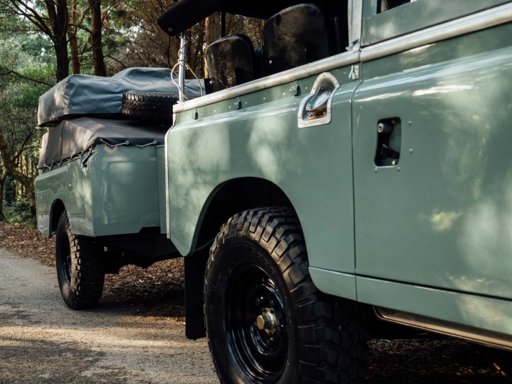 Land Rover 15