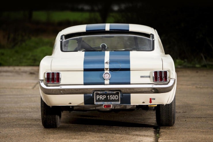 Shelby-Mustang-GT350-11