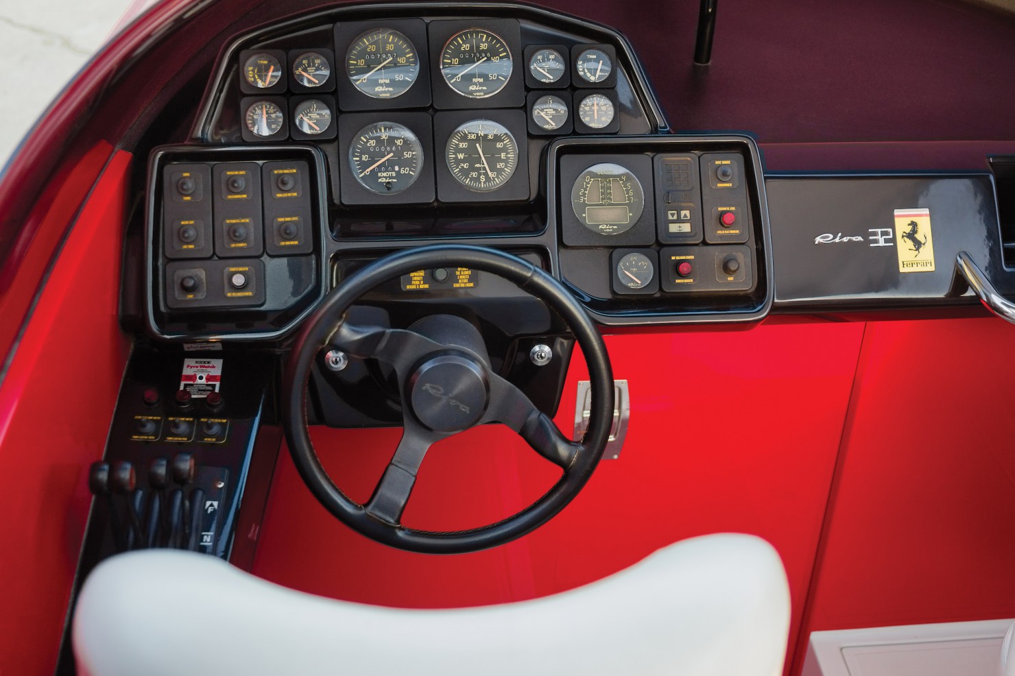 Riva Ferrari 32 3