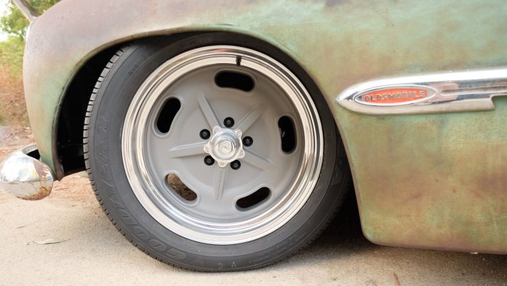 icon-derelict-oldsmobile-wheel-detail