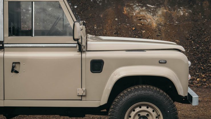 land-rover-defender-90-17