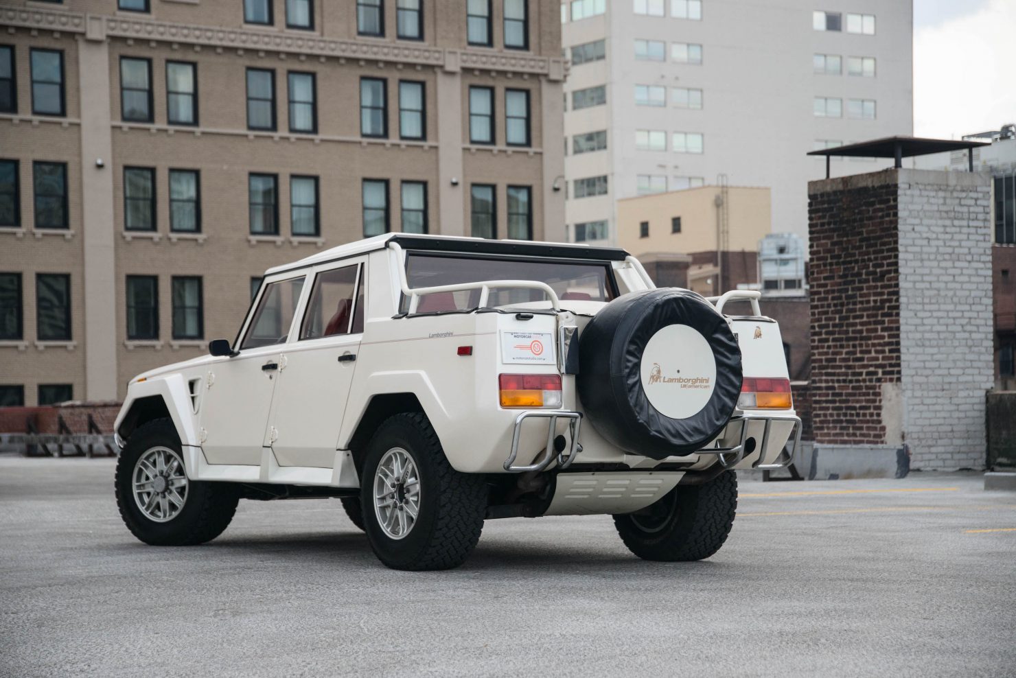 Lamborghini lm002