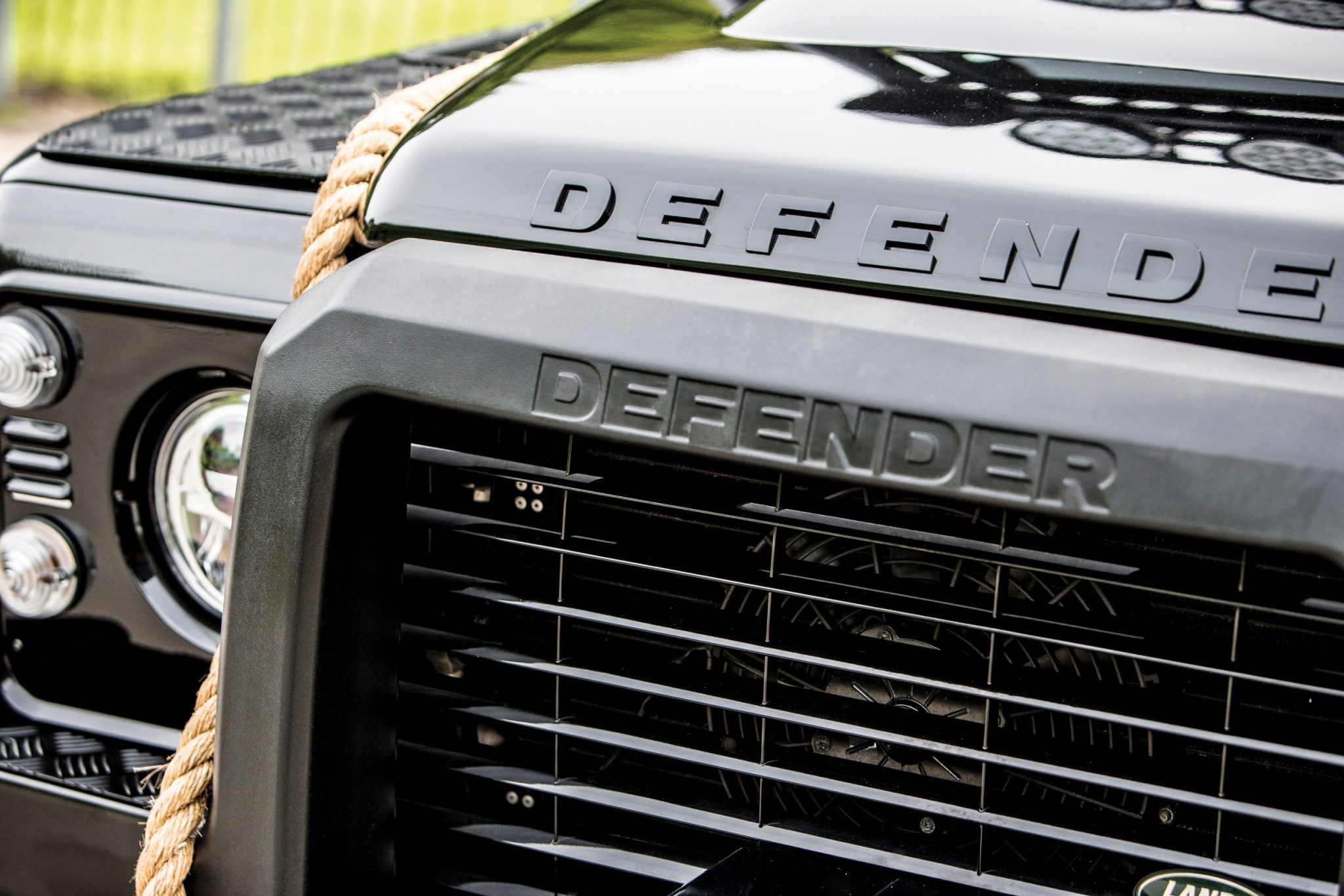 Land Rover builds James Bond-inspired Defender rally car - Autoblog