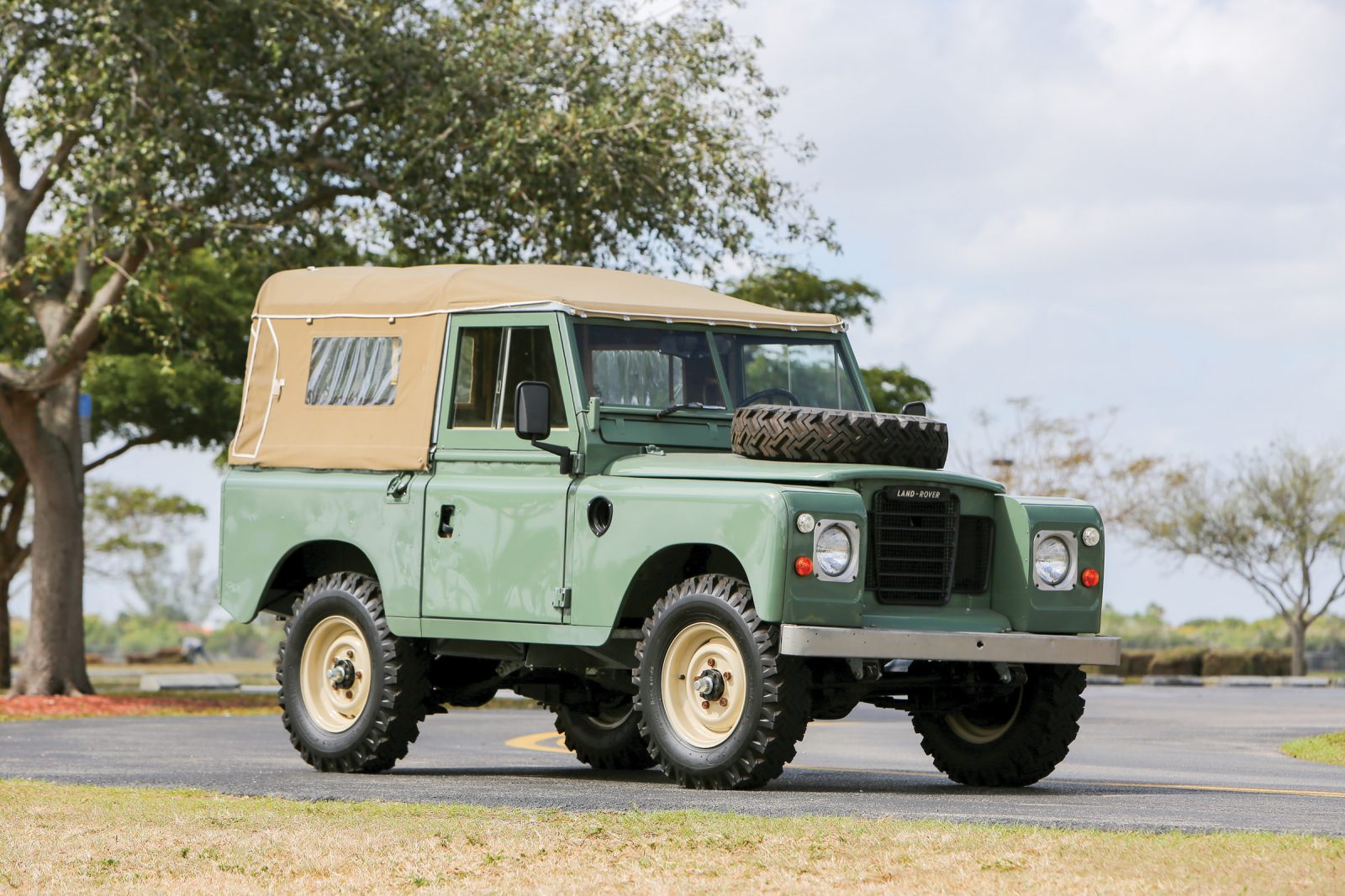 Frame-Off Restoration - 1973 Land Rover Series III SWB