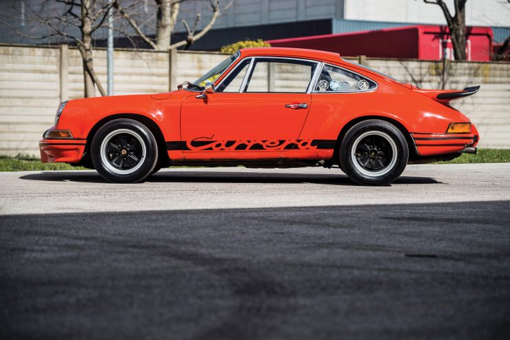 Porsche 911 Carrera Side