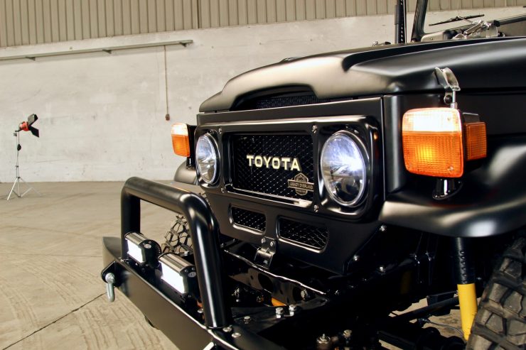 Toyota Land Cruiser Grill