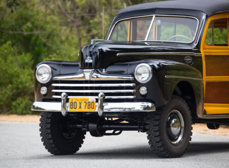 Ford Super Deluxe V8 Marmon-Herrington Wagon 4x4 Front