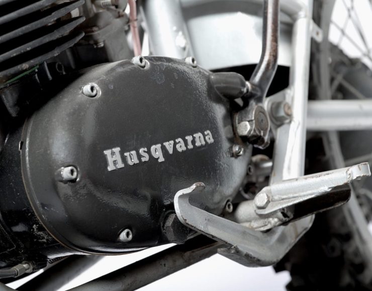 Husqvarna 250 Cross Case