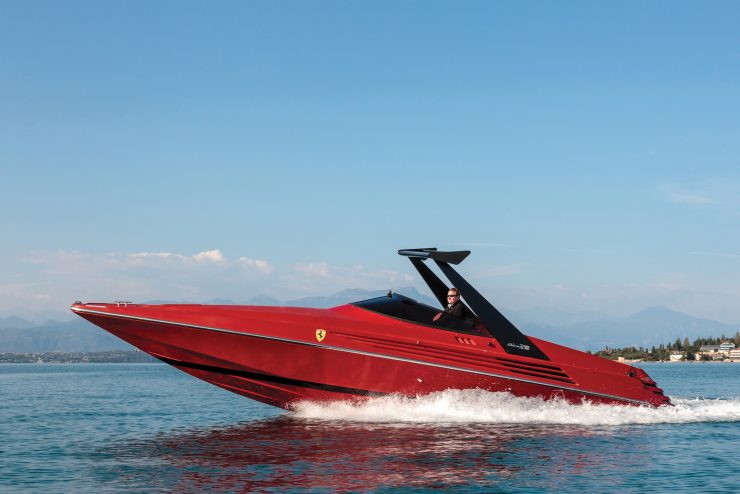 Riva Ferrari 32