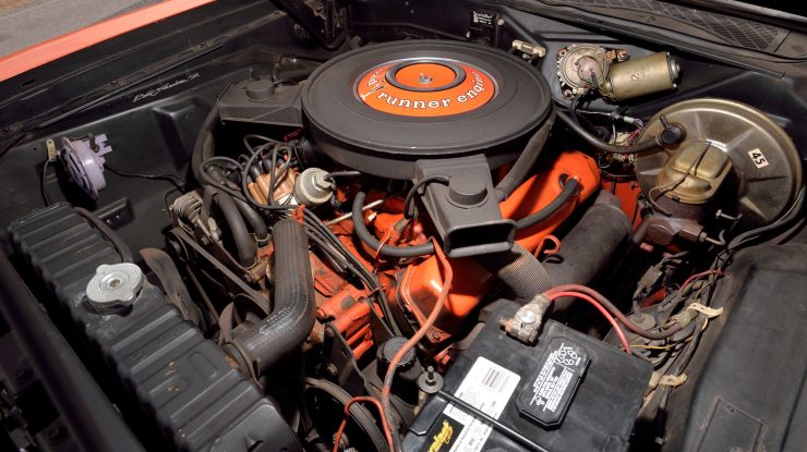 1971 Plymouth Road Runner Rapid Transit Car V8 Engine 2