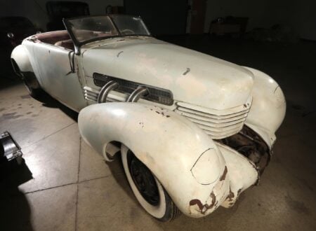 Cord 812 SC Phaeton Front Wing