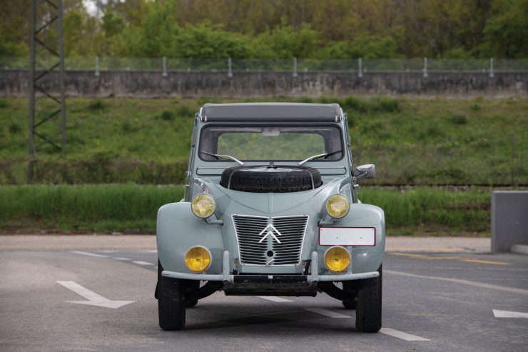 Citroën 2CV 4 × 4 Sahara Front