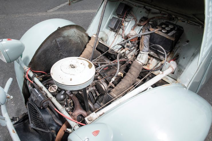 Citroën 2CV 4 × 4 Sahara Front Engine 2