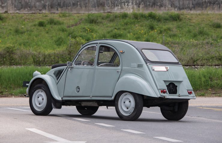 Citroën 2CV 4 × 4 Sahara Parte traseira