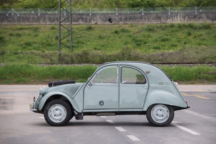 Citroën 2CV 4 × 4 Sahara Side