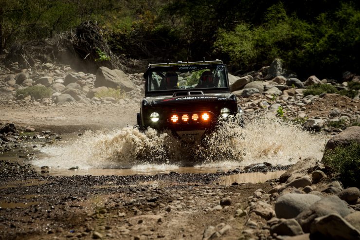 Travessia do rio Ford Bronco Racing