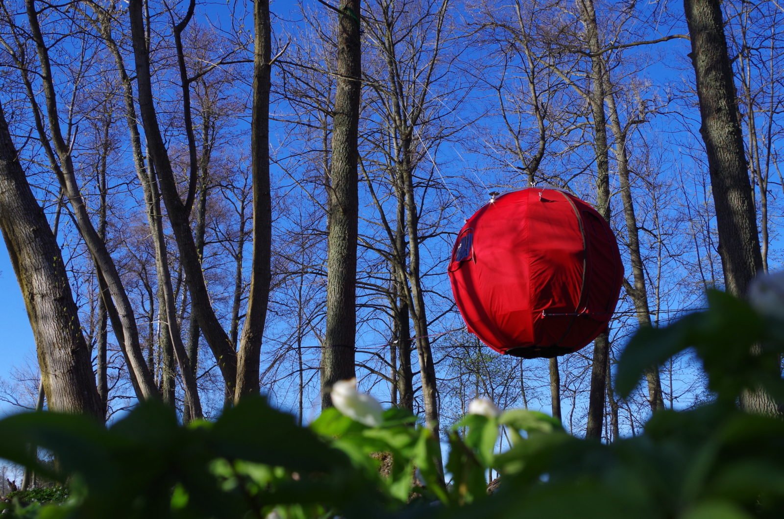 The Tree Tent – A Spherical Kit-based Tent Designed To Be Suspended In 