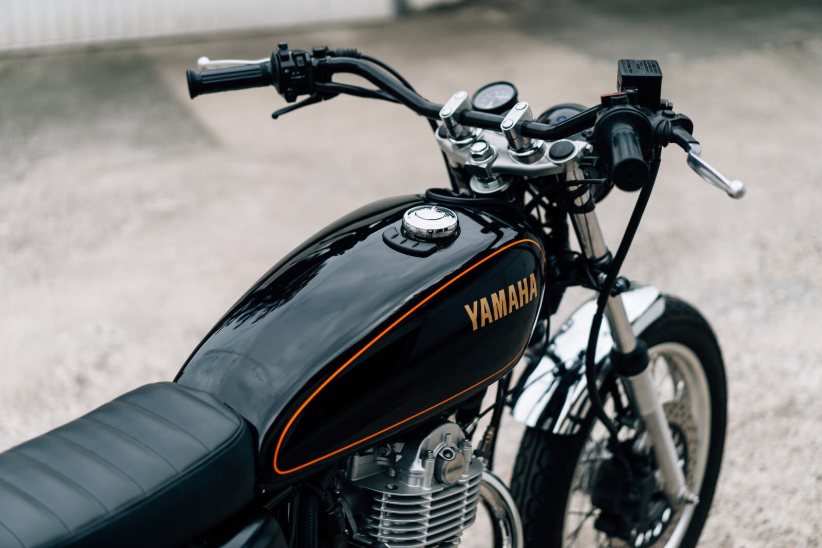 The Toma Customs Yamaha SR400 - A Minimalist Daily Rider