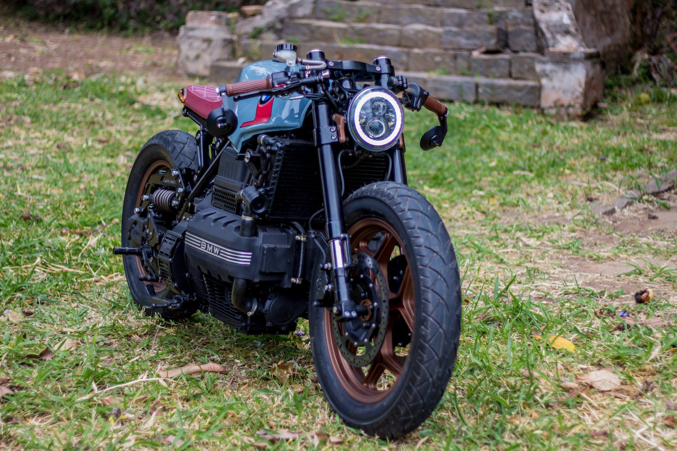 A Brazilian Bmw K100 Cafe Racer With A Cvt Transmission For Disabled Riders
