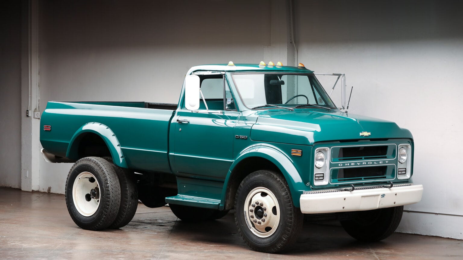 The Ultra-Short Wheelbase Truck Chevrolet Never Built – A 5.7 Litre V8 ...