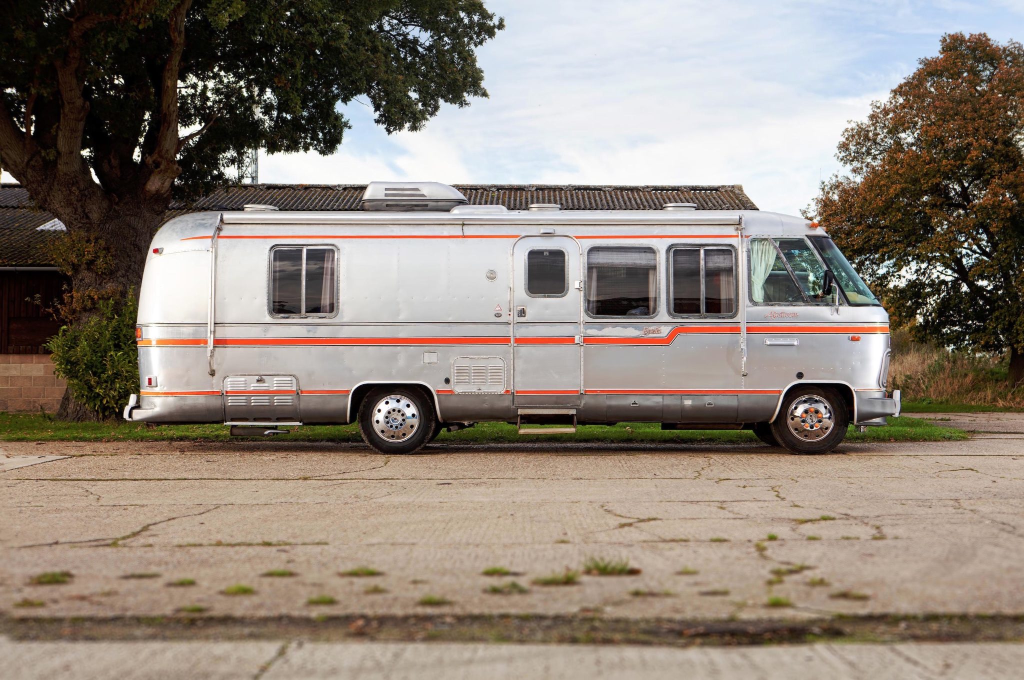 An Original Airstream Excella 280 Motorhome - A Retro-Luxury Home On Wheels