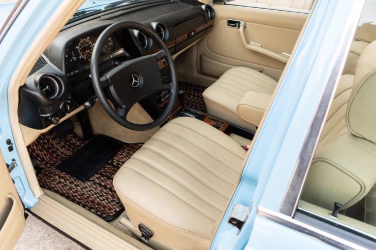 Mercedes-Benz 300TD Station Wagon Interior 1