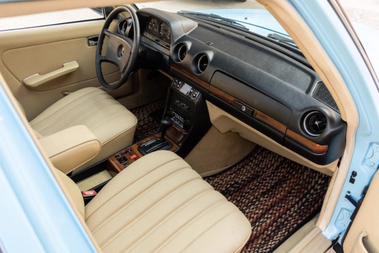 Mercedes-Benz 300TD Station Wagon Interior 2