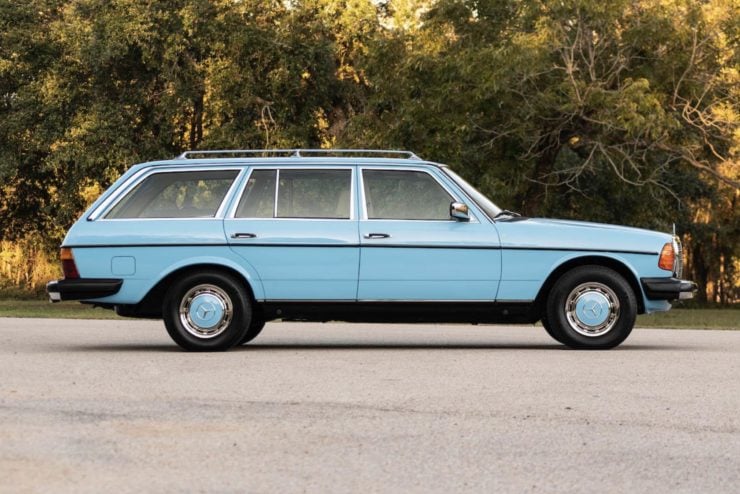 Mercedes-Benz 300TD W123 Station Wagon Side