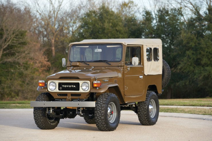 Toyota FJ40 Land Cruiser Soft-Top 1