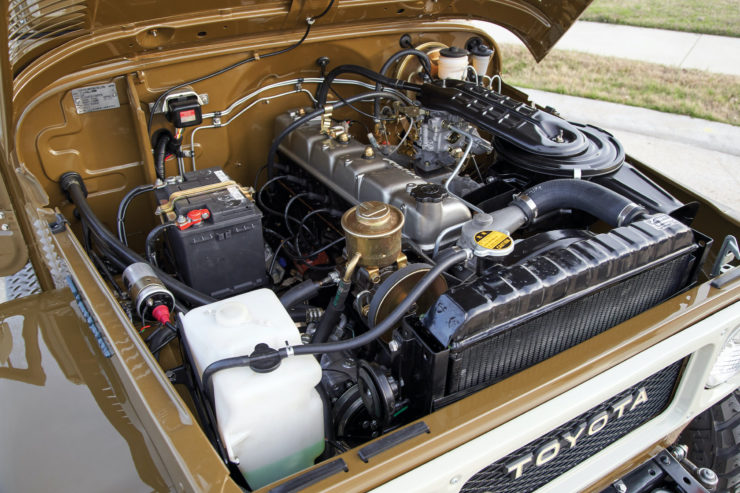 Toyota FJ40 Land Cruiser Soft-Top Engine 2