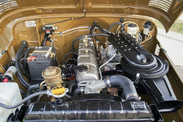 Toyota FJ40 Land Cruiser Soft-Top Engine