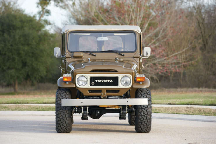 Toyota FJ40 Land Cruiser Soft-Top Front