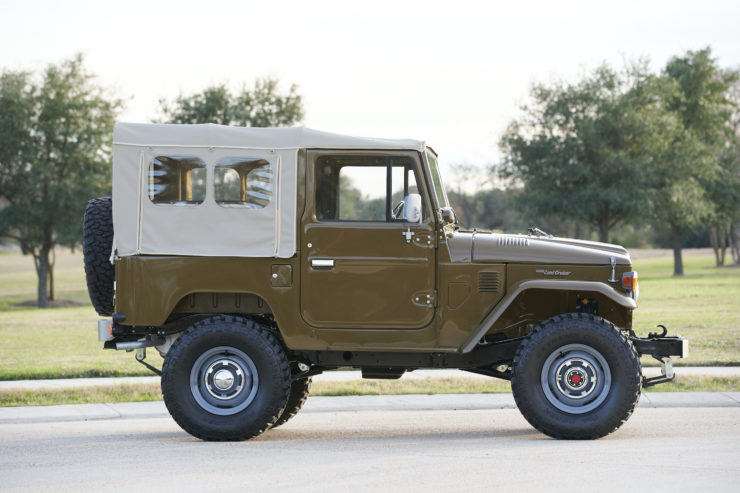 Toyota FJ40 Land Cruiser Soft-Top Side