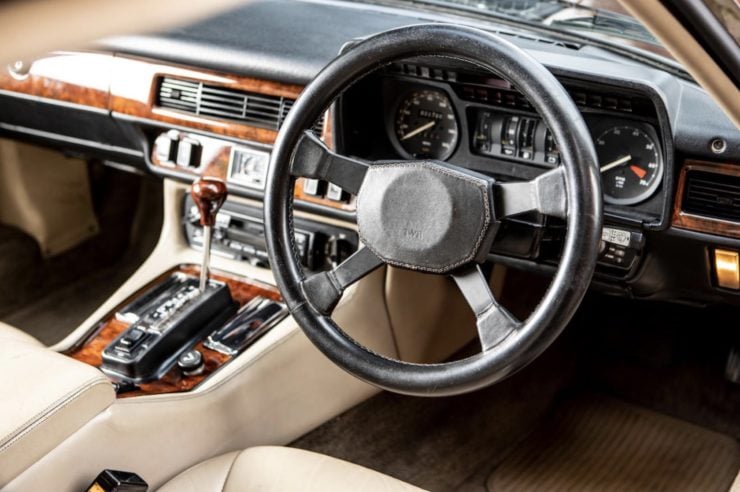 Jaguar XJS Dashboard + Steering Wheel