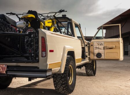 Jeep J10 Golden Eagle Pickup Back 1
