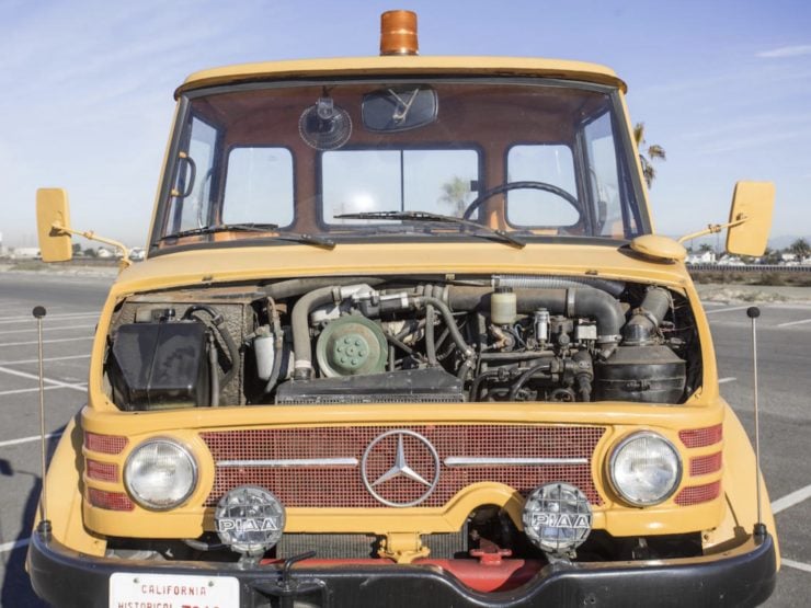 Mercedes-Benz Unimog Car Hauler Engine