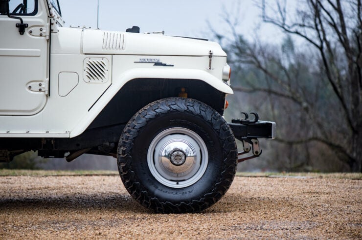 Toyota FJ45 Land Cruiser Front End