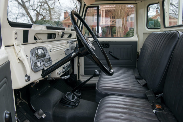 Toyota FJ45 Land Cruiser Interior 2