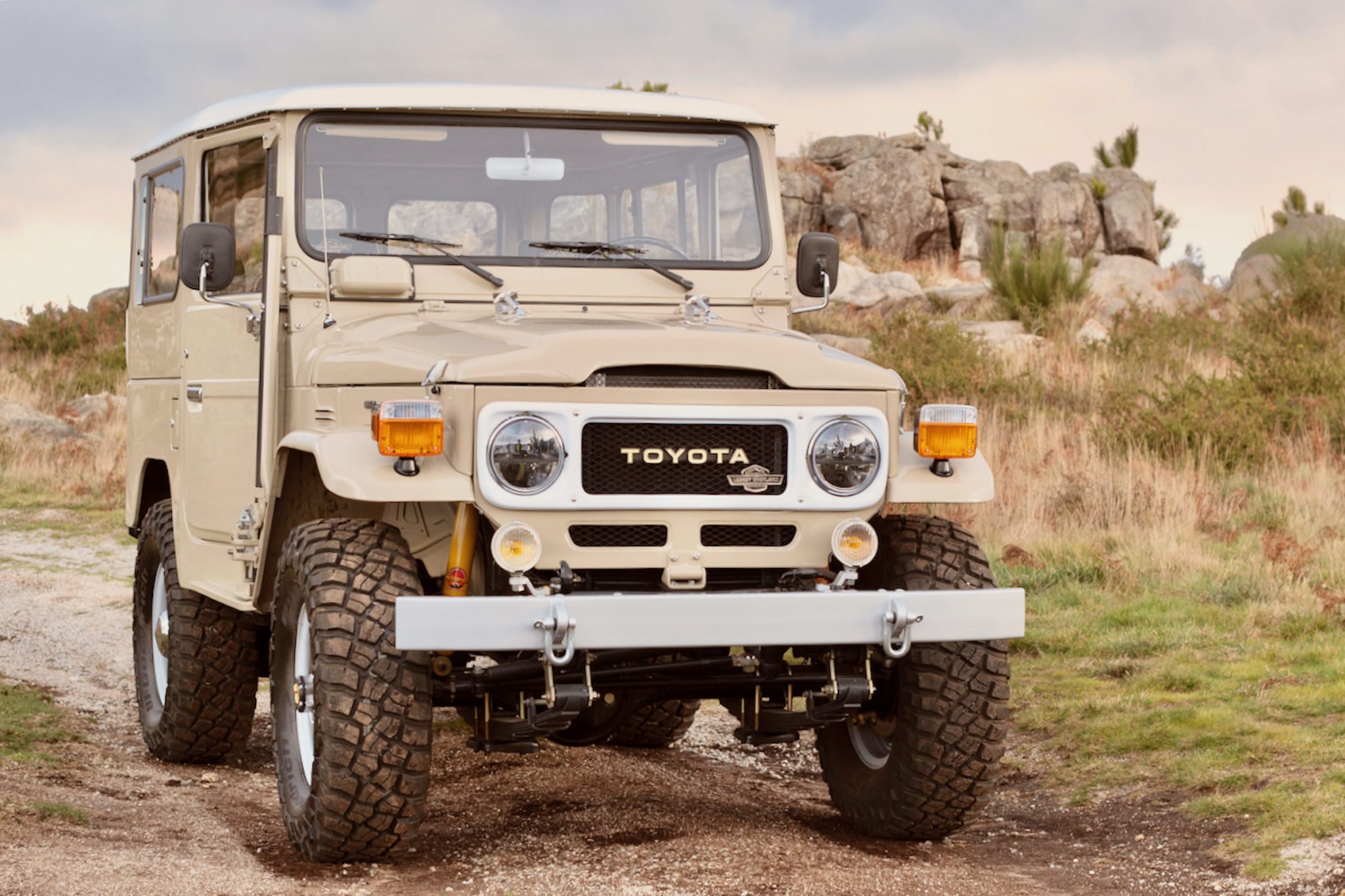 A Toyota Land Cruiser Fj40 With A Gm 57l V8 Crate Engine