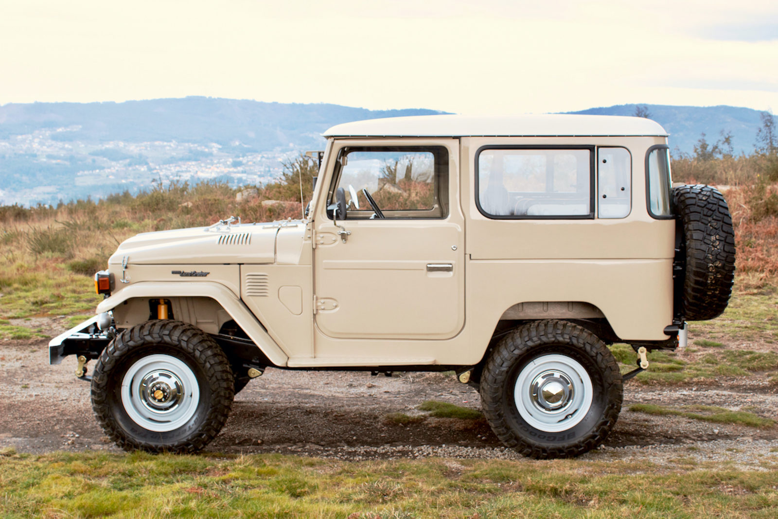 A Toyota Land Cruiser FJ40 With A GM 5.7L V8 Crate Engine