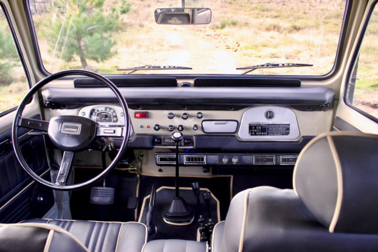 Toyota Land Cruiser FJ40 Dashboard