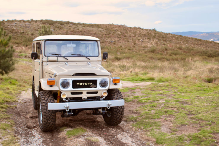 Toyota Land Cruiser FJ40 Front