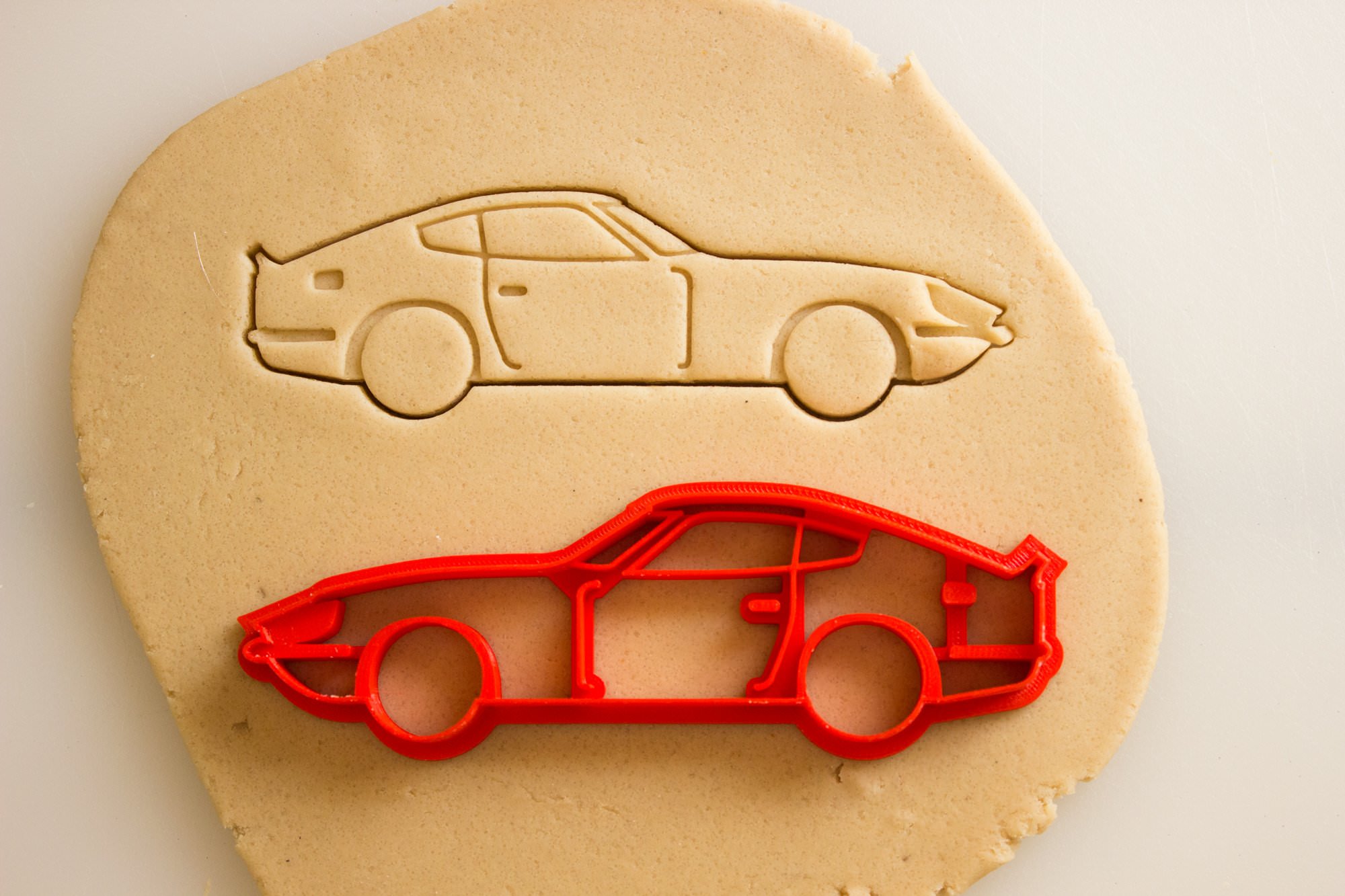 Tagliabiscotti A Forma Di Logo Cars - Stampo In Plastica 2 Pezzi Per Biscotti Decorati, Ideale Per Feste A Tema