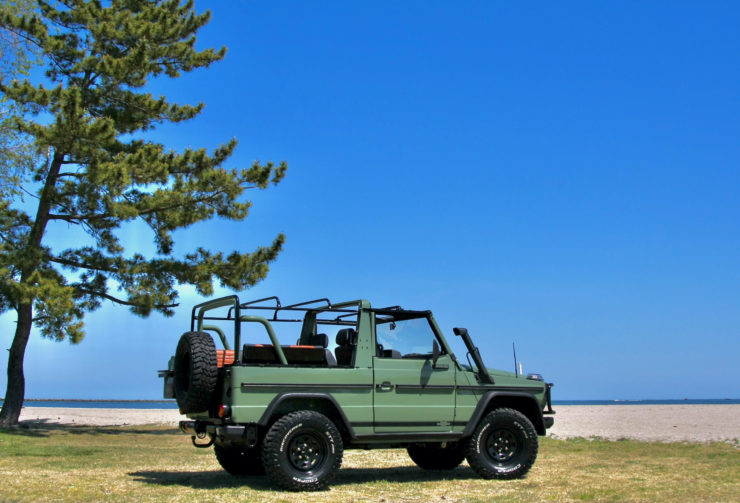 Mercedes-Benz G-Wagen Side 2