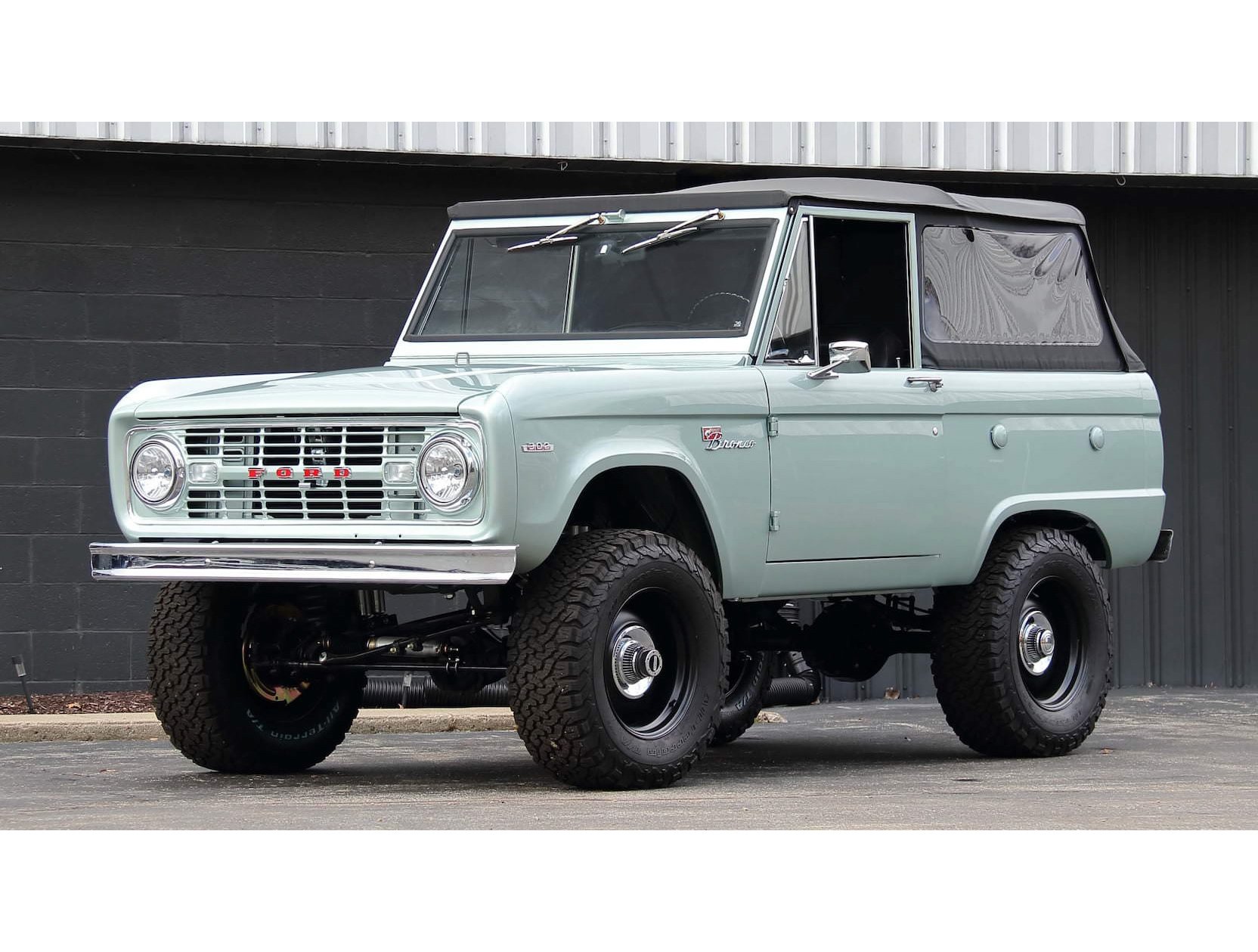 Ford Feeds Bronco Fever with  Store