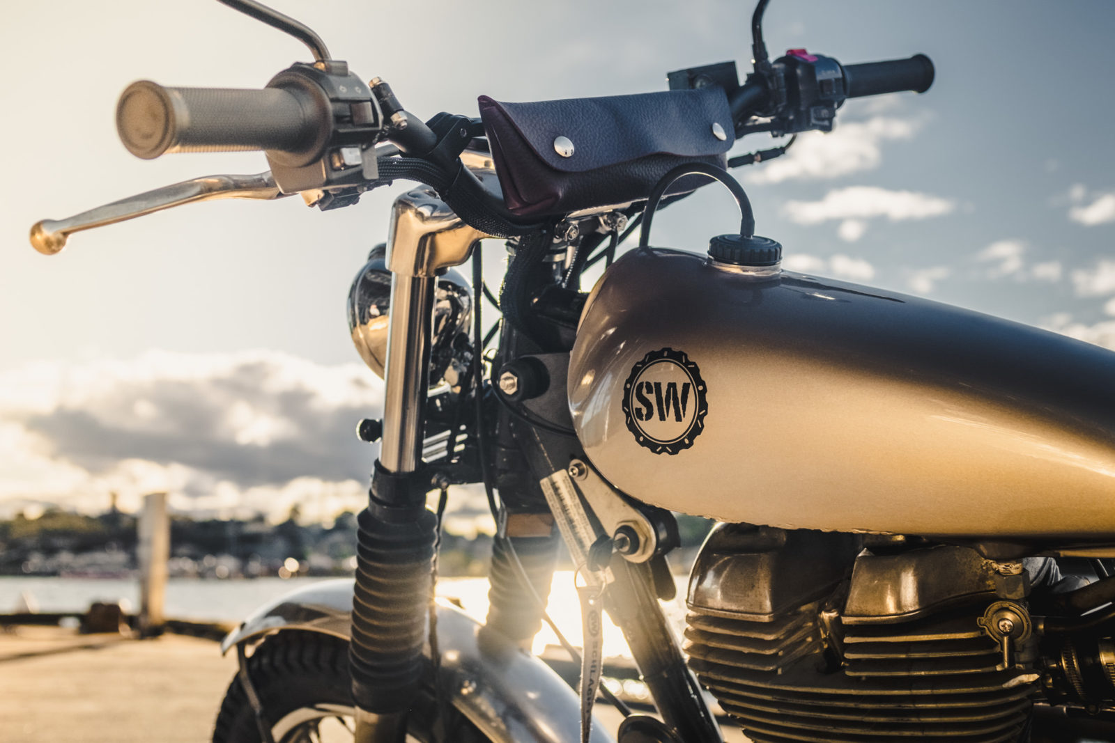 royal enfield classic 500 modified to look like a transformer