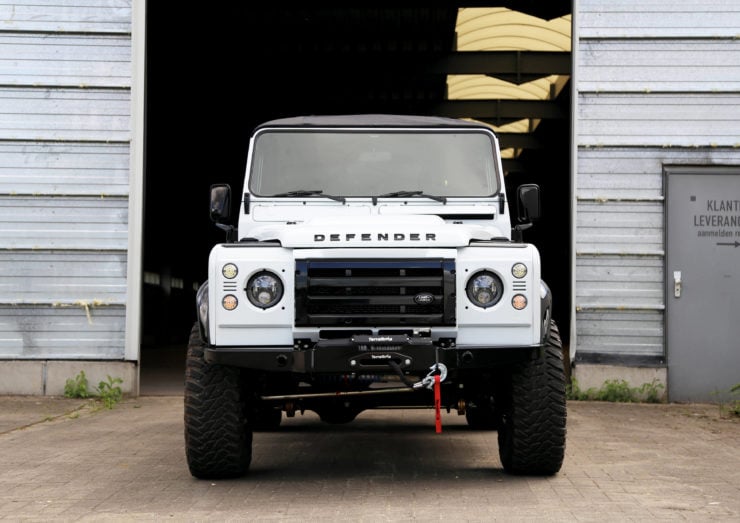 Land Rover Defender 110 V8 Front