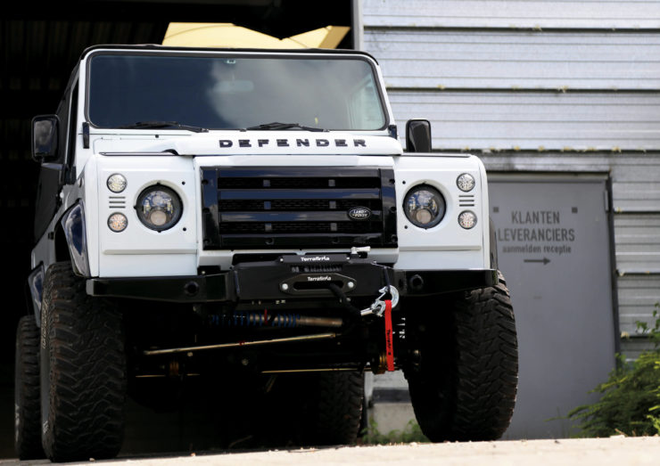 Land Rover Defender 110 V8 Grille